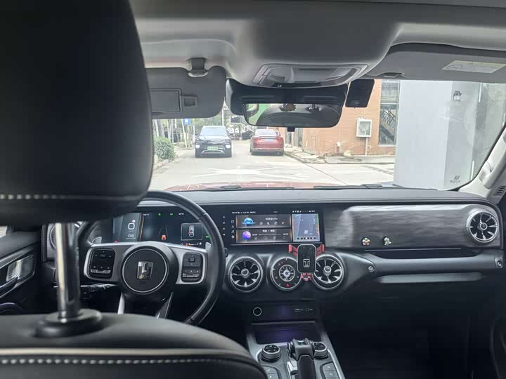 Фото 8 - Tank 300