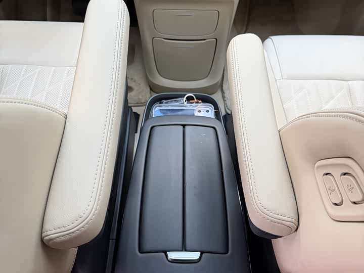 Фото 13 - Buick GL8 ES