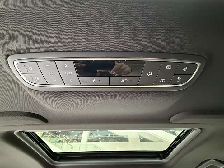 Фото 8 - Buick GL8 ES