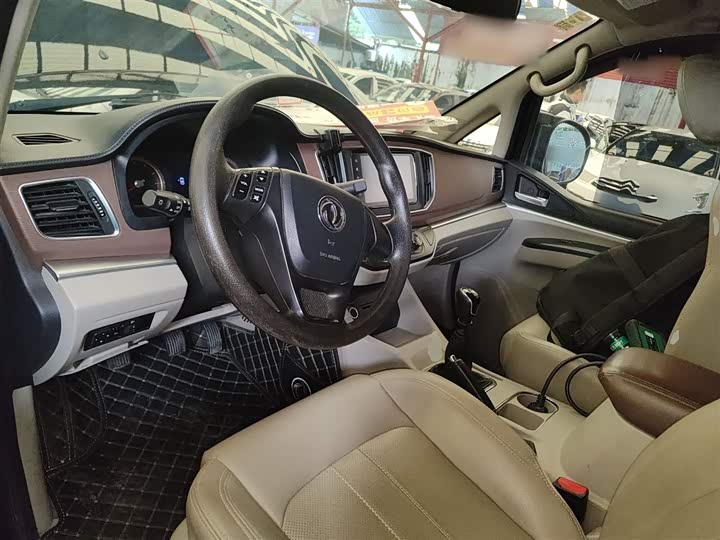 Фото 10 - Dongfeng Forthing Lingzhi M5