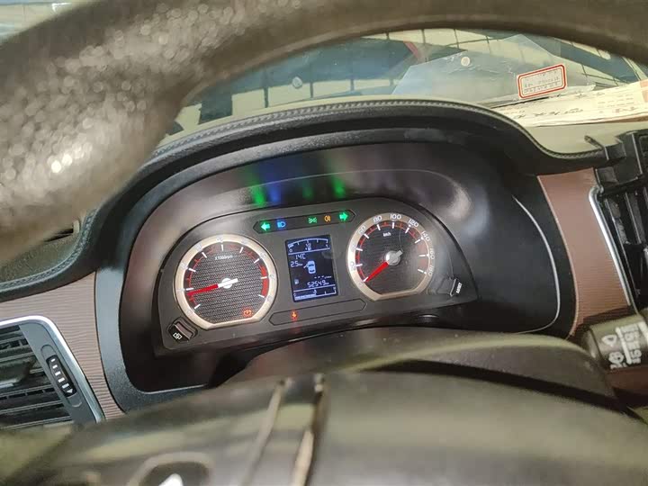 Фото 12 - Dongfeng Forthing Lingzhi M5