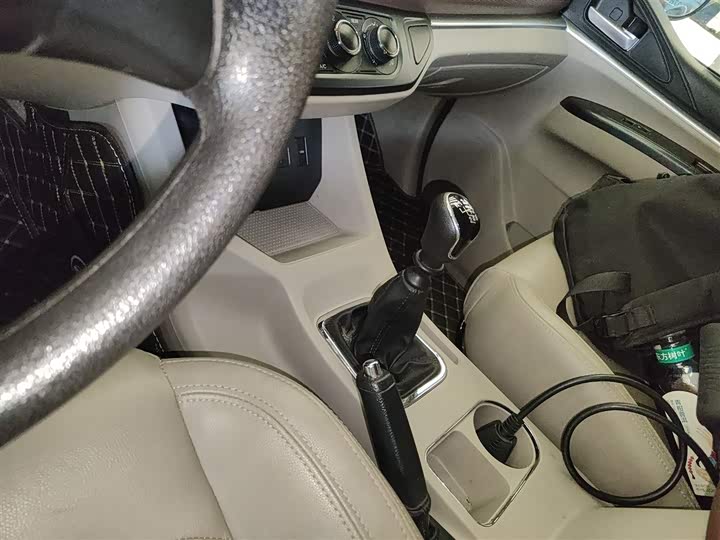 Фото 14 - Dongfeng Forthing Lingzhi M5