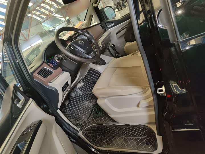 Фото 15 - Dongfeng Forthing Lingzhi M5