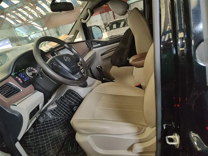 Фото 17 - Dongfeng Forthing Lingzhi M5