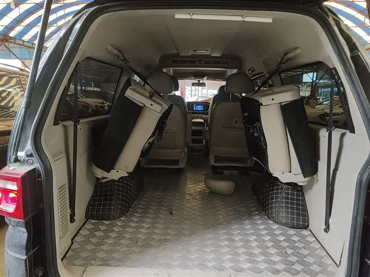 Фото 19 - Dongfeng Forthing Lingzhi M5