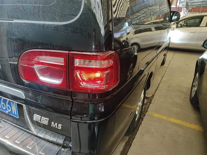 Фото 8 - Dongfeng Forthing Lingzhi M5