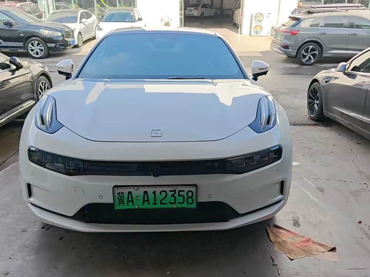 Фото 1 - Zeekr 001