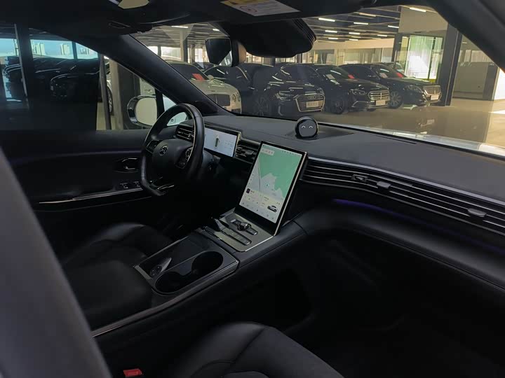 Фото 7 - Nio EC6