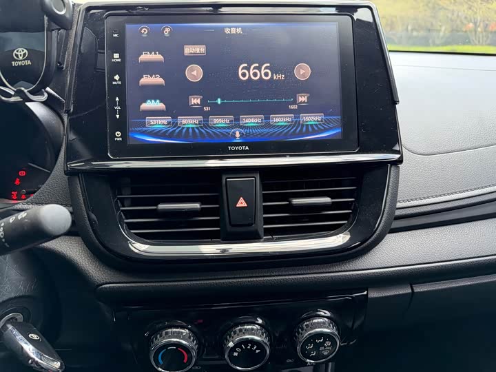 Фото 14 - Toyota Vios