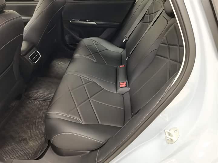 Фото 17 - Geely Galaxy L6