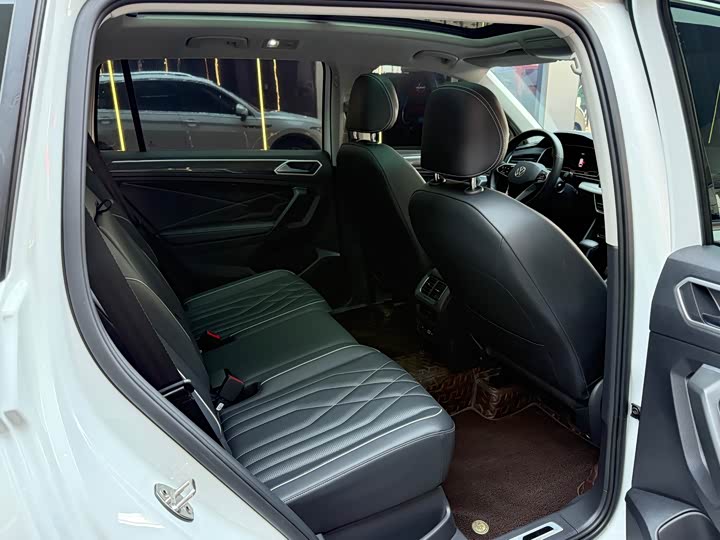 Фото 3 - Volkswagen Tiguan L Pro