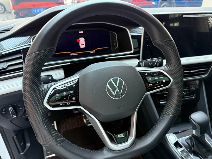 Фото 6 - Volkswagen Tiguan L Pro