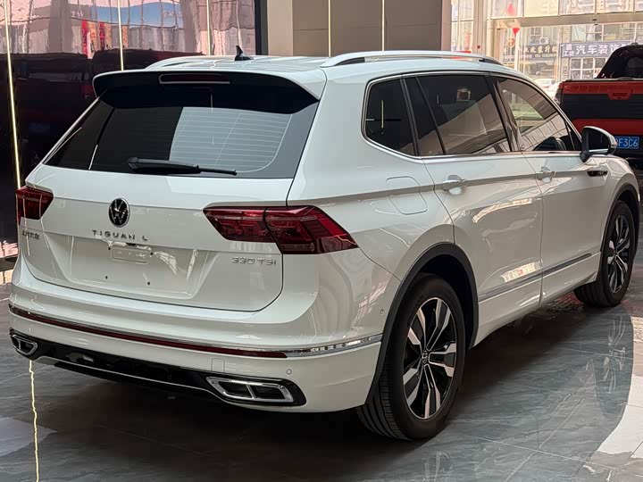 Фото 8 - Volkswagen Tiguan L Pro