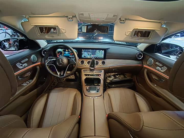 Фото 12 - Mercedes-Benz E-Class