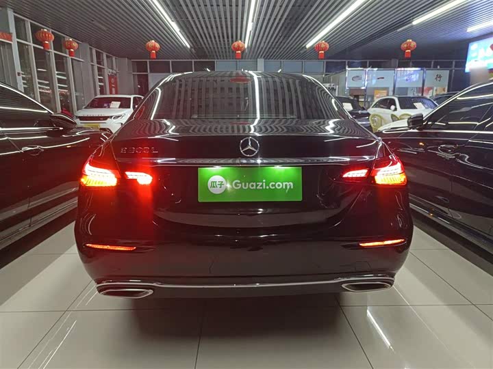 Фото 22 - Mercedes-Benz E-Class