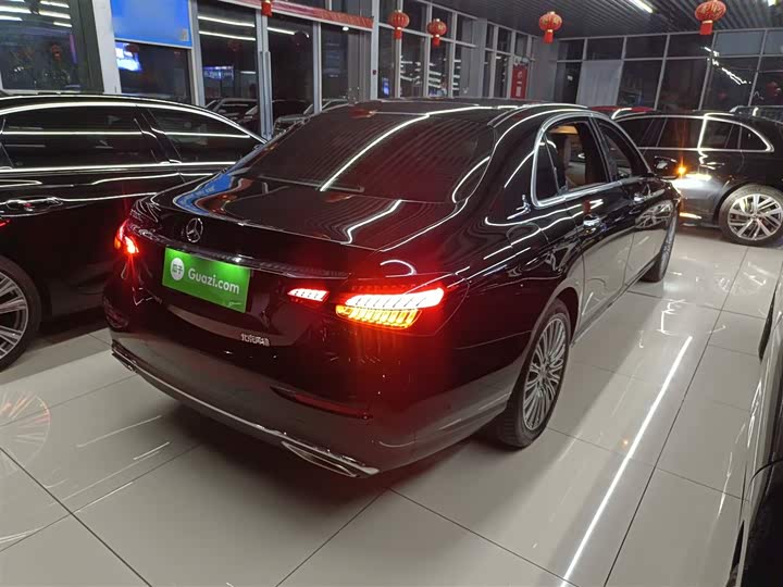 Фото 23 - Mercedes-Benz E-Class