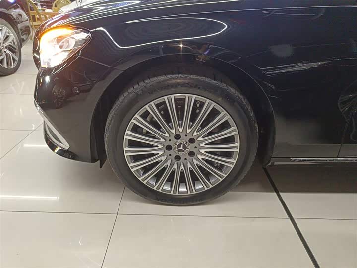 Фото 25 - Mercedes-Benz E-Class