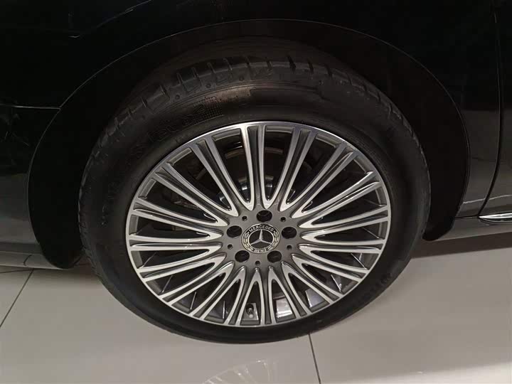 Фото 26 - Mercedes-Benz E-Class