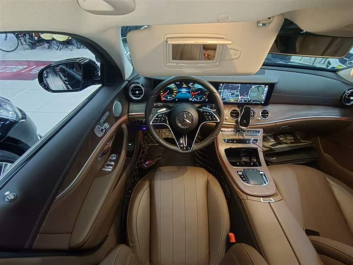 Фото 3 - Mercedes-Benz E-Class