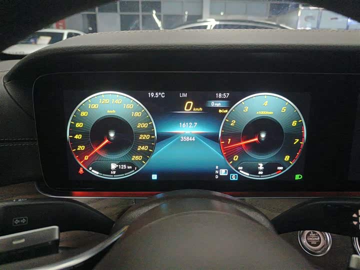 Фото 4 - Mercedes-Benz E-Class