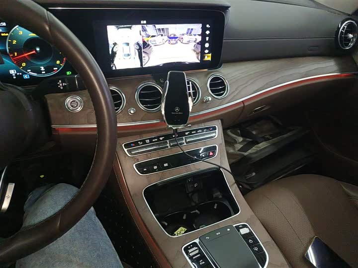 Фото 6 - Mercedes-Benz E-Class