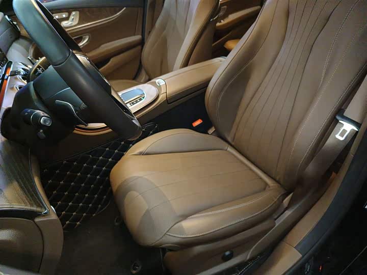 Фото 7 - Mercedes-Benz E-Class