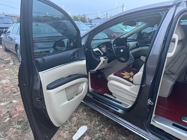 Фото 2 - Buick GL8 ES