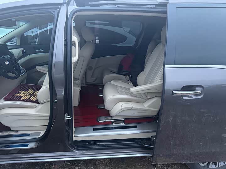 Фото 3 - Buick GL8 ES