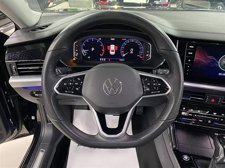 Фото 18 - Volkswagen Passat