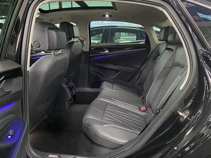 Фото 22 - Volkswagen Passat