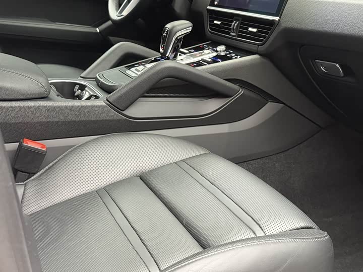 Фото 16 - Porsche Cayenne Hybrid