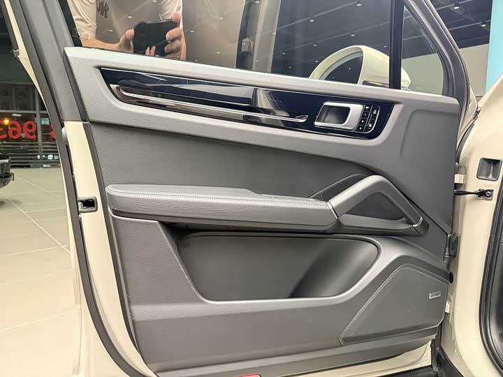 Фото 7 - Porsche Cayenne Hybrid