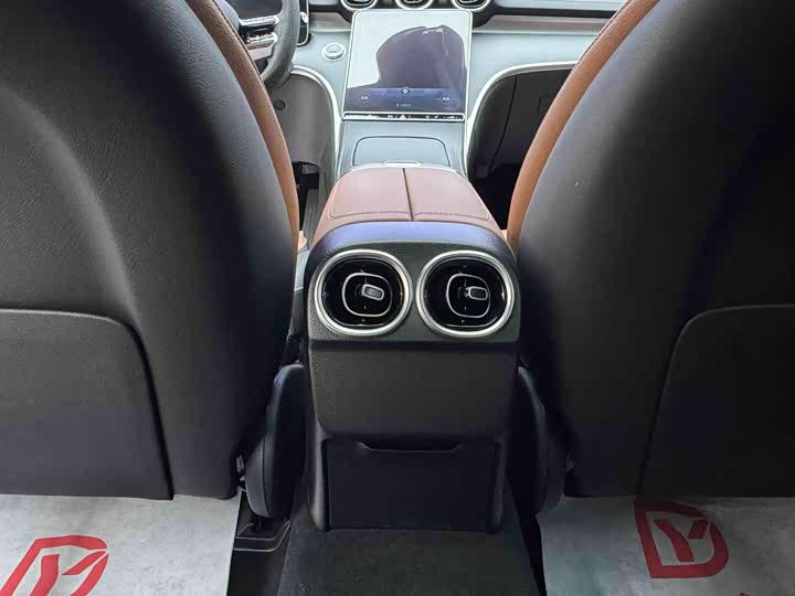 Фото 13 - Mercedes-Benz C-Class