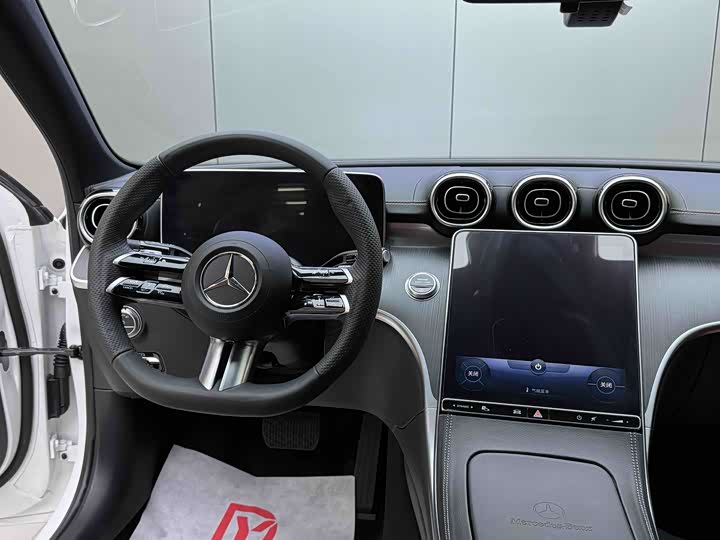 Фото 15 - Mercedes-Benz C-Class