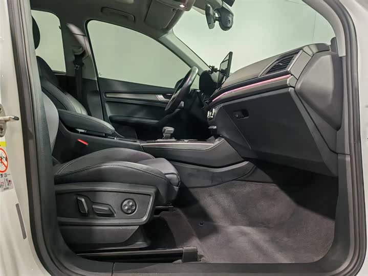 Фото 7 - Audi Q5L