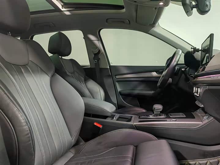 Фото 8 - Audi Q5L