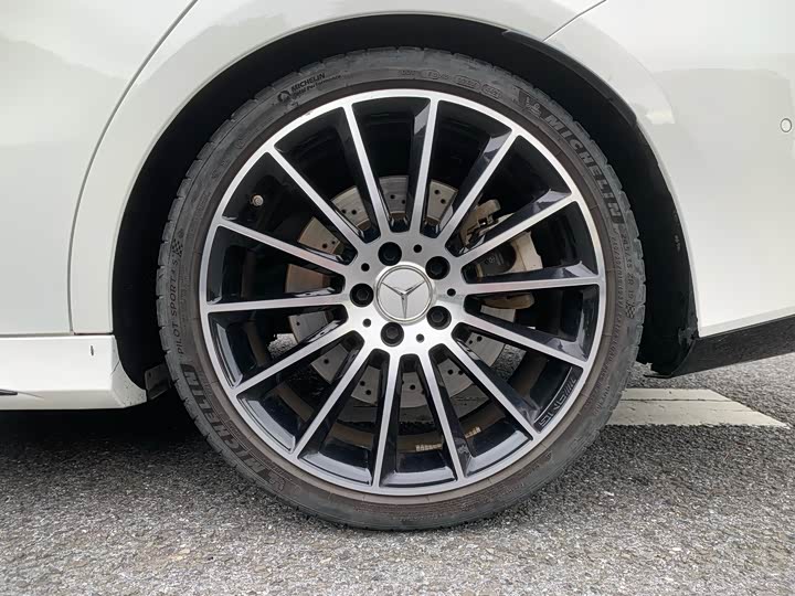 Фото 12 - Mercedes-Benz CLA-Class AMG