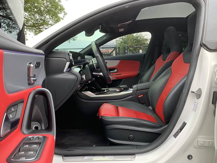 Фото 13 - Mercedes-Benz CLA-Class AMG