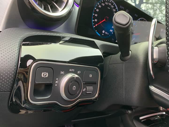 Фото 22 - Mercedes-Benz CLA-Class AMG