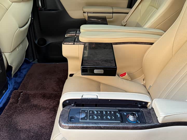 Фото 11 - Toyota Alphard