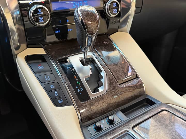 Фото 13 - Toyota Alphard