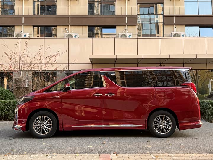 Фото 4 - Toyota Alphard