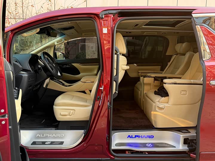 Фото 9 - Toyota Alphard