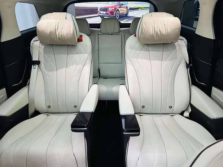 Фото 21 - Denza D9