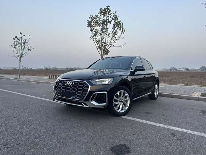 Фото 1 - Audi Q5L