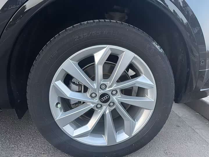 Фото 16 - Audi Q5L