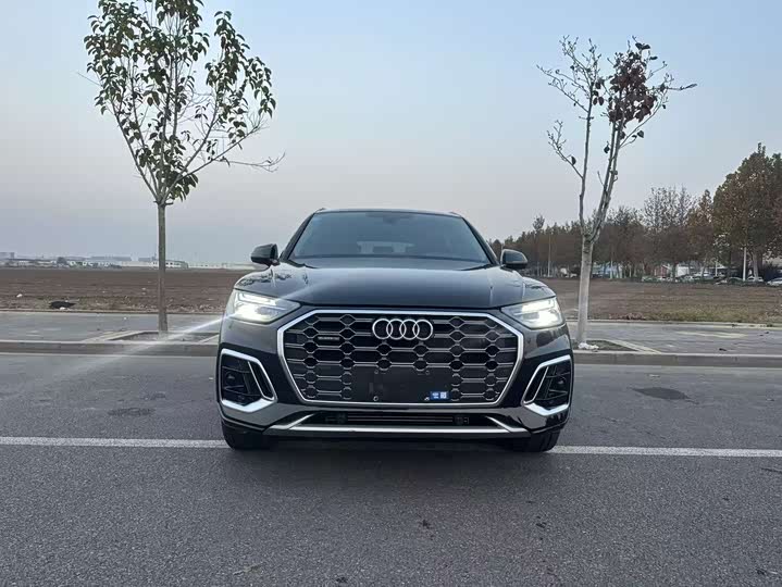 Фото 2 - Audi Q5L