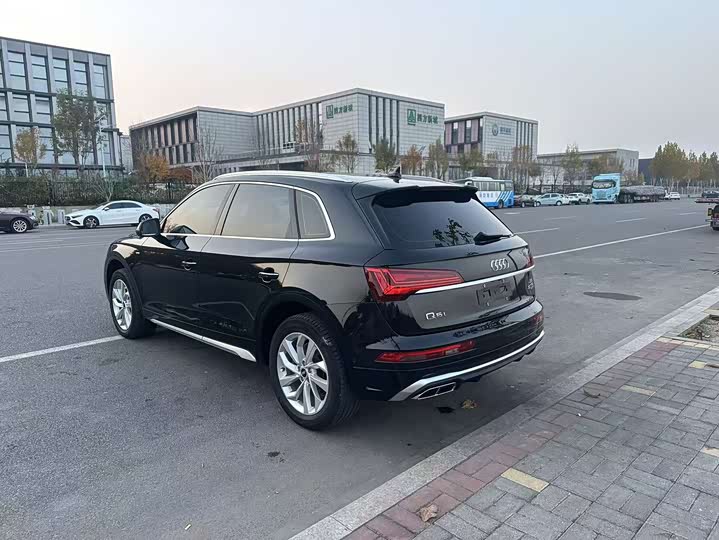 Фото 5 - Audi Q5L