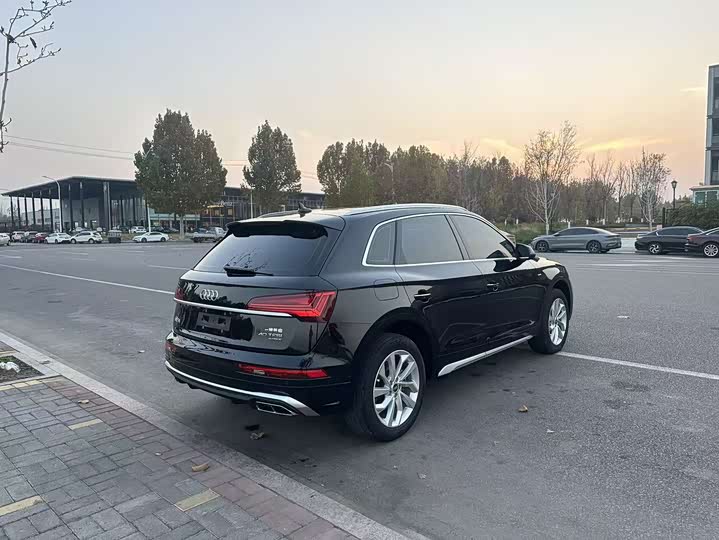 Фото 6 - Audi Q5L