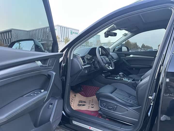 Фото 8 - Audi Q5L